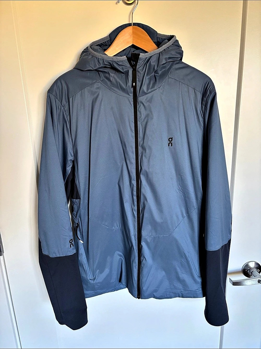 On Insulator Jacket Men's Blue Size Medium Like New